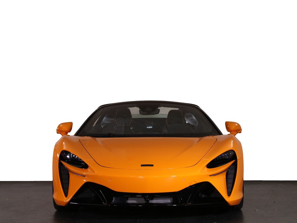 2025 McLaren Artura