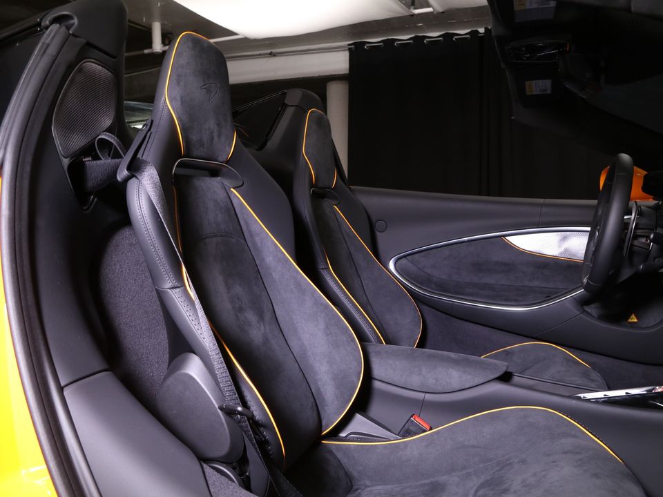 2025 McLaren Artura