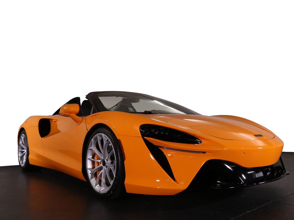2025 McLaren Artura
