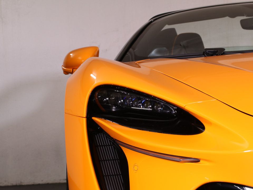 2025 McLaren Artura