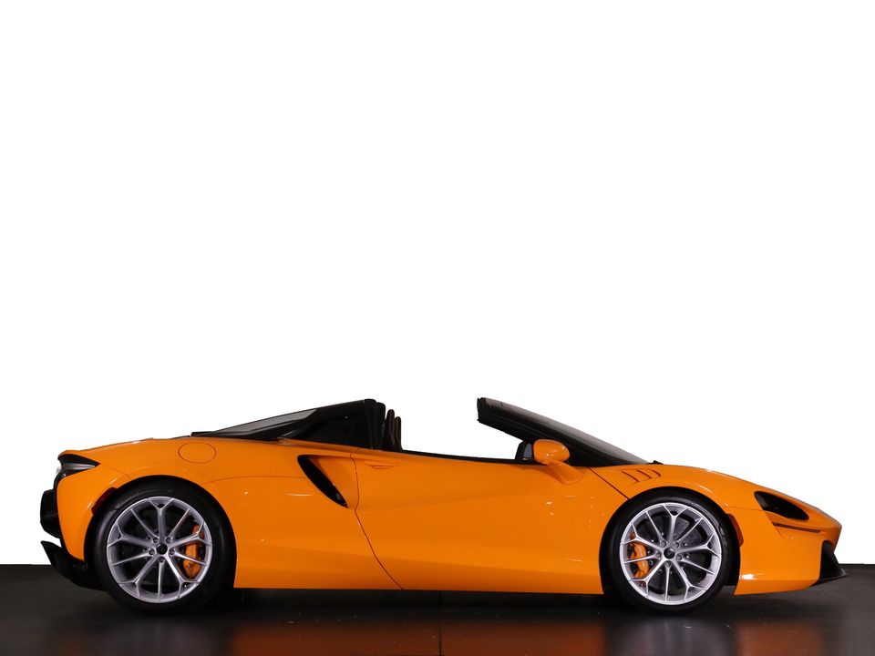 2025 McLaren Artura