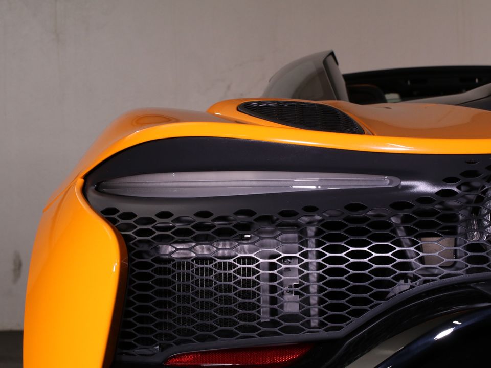 2025 McLaren Artura
