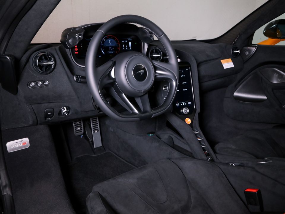 2025 McLaren 750S