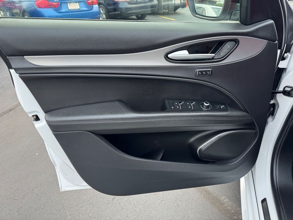 2022 Alfa Romeo Stelvio