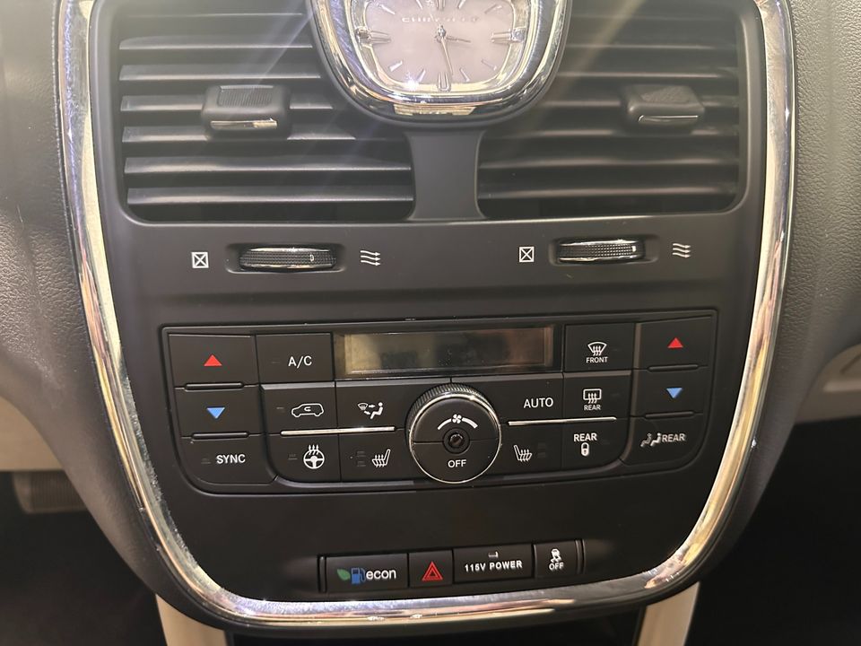 2016 Chrysler Town and Country