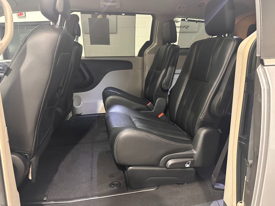 2016 Chrysler Town and Country