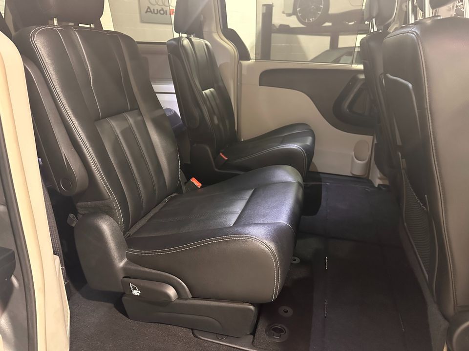 2016 Chrysler Town and Country