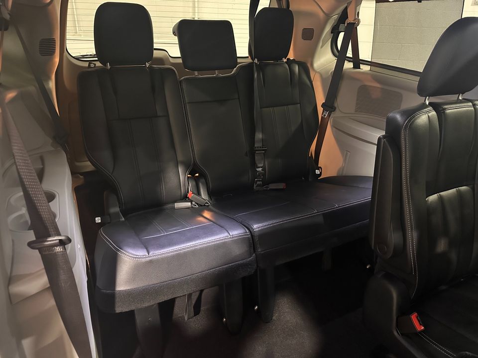 2016 Chrysler Town and Country