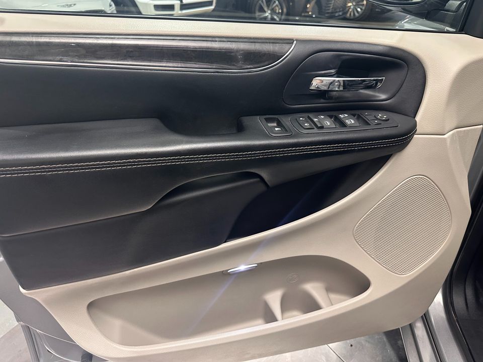 2016 Chrysler Town and Country