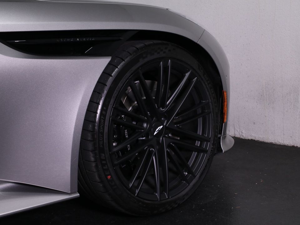 2025 Aston Martin DB12