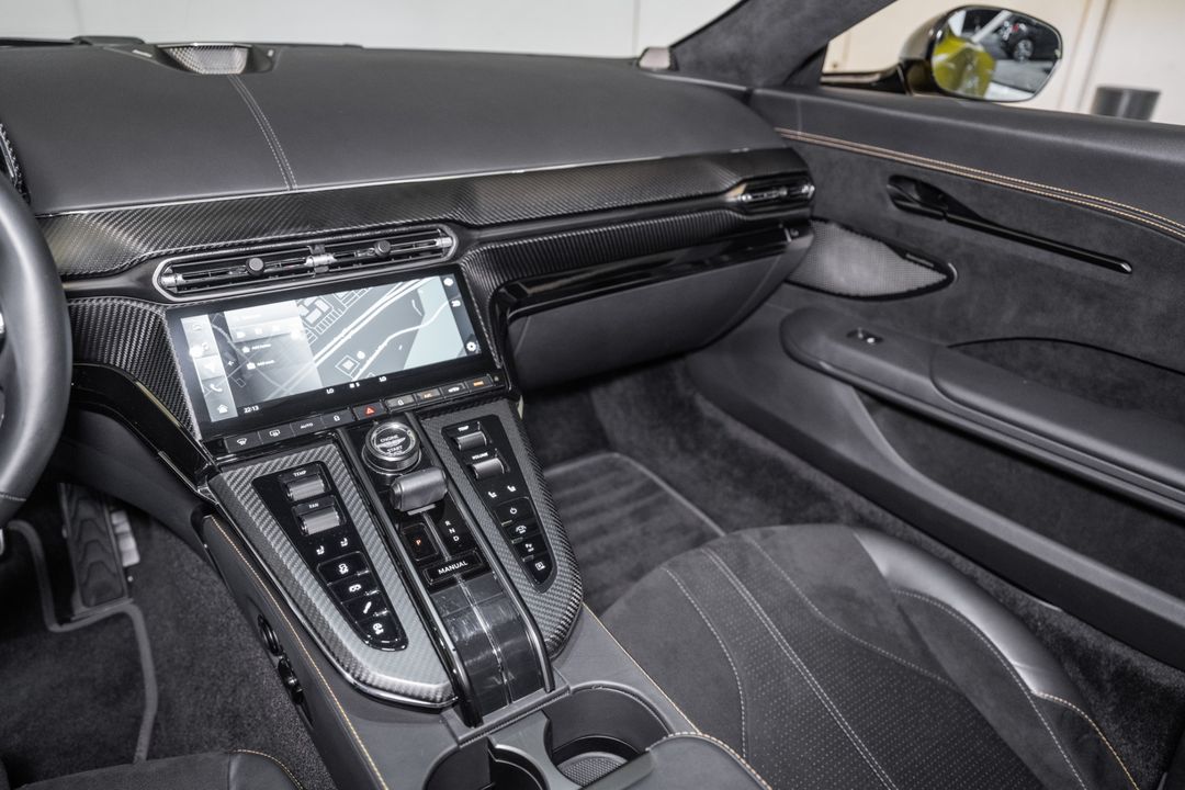 2025 Aston Martin Vantage