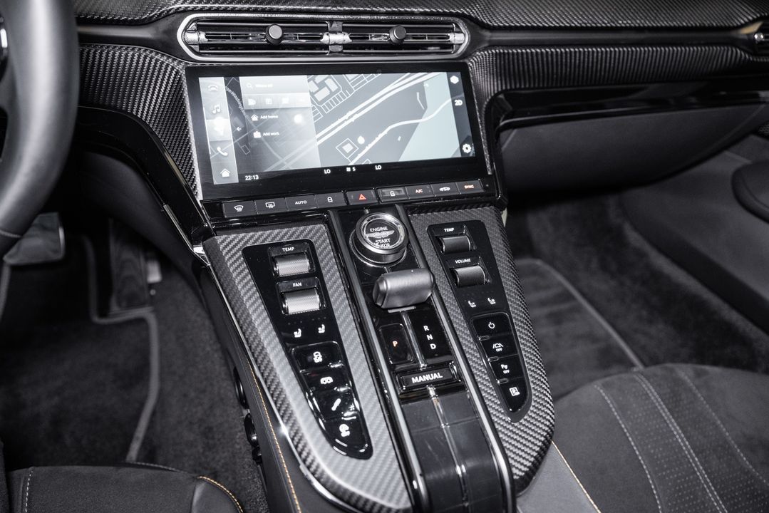 2025 Aston Martin Vantage