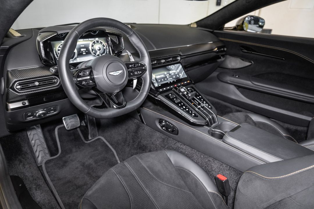 2025 Aston Martin Vantage