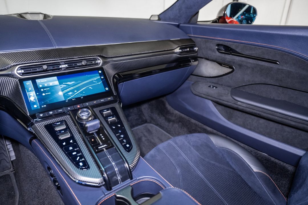 2025 Aston Martin Vantage