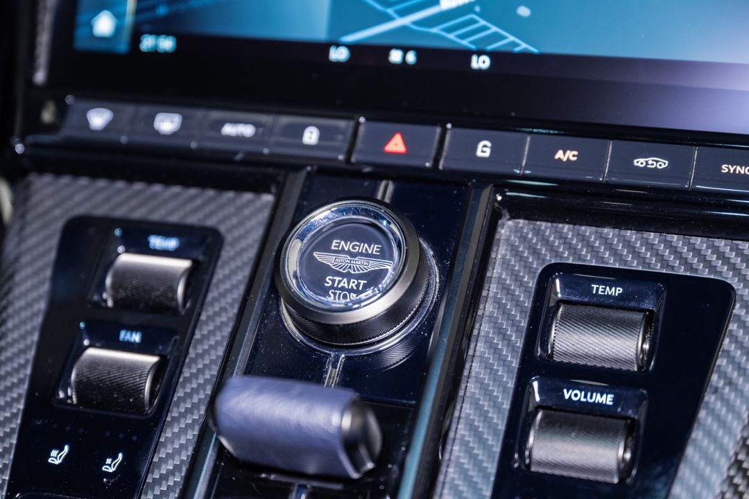 2025 Aston Martin Vantage