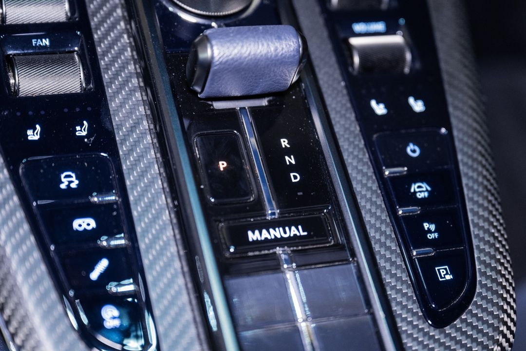 2025 Aston Martin Vantage