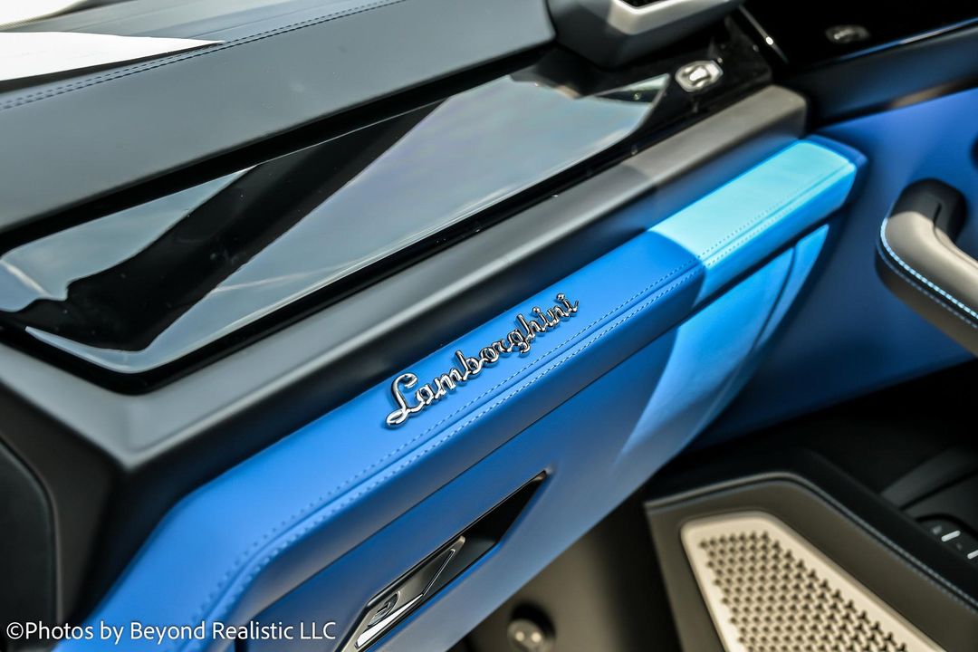 2025 Lamborghini Urus