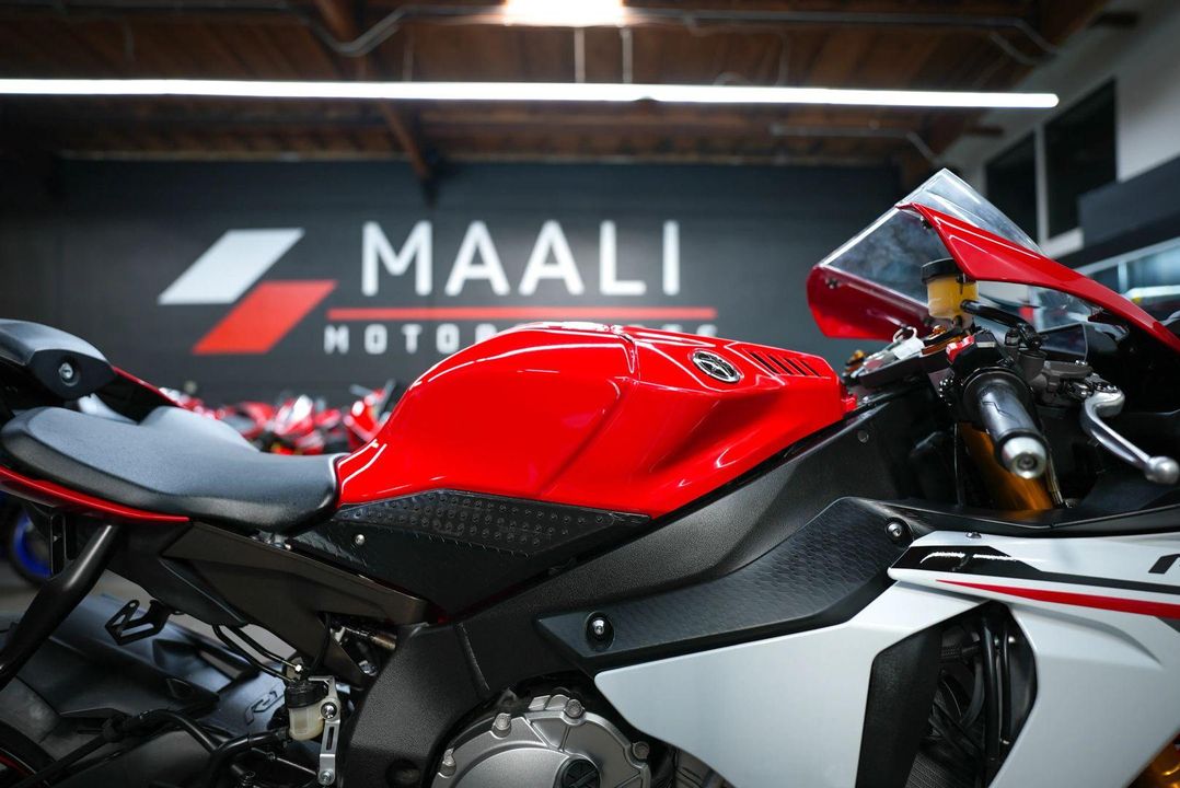 2015 Yamaha YZF-R1