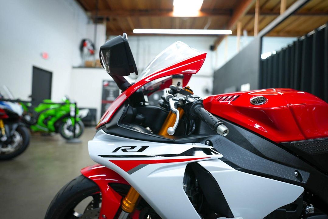 2015 Yamaha YZF-R1