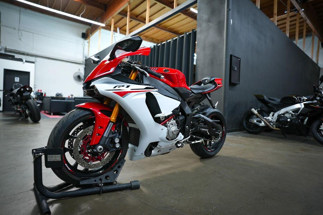 2015 Yamaha YZF-R1