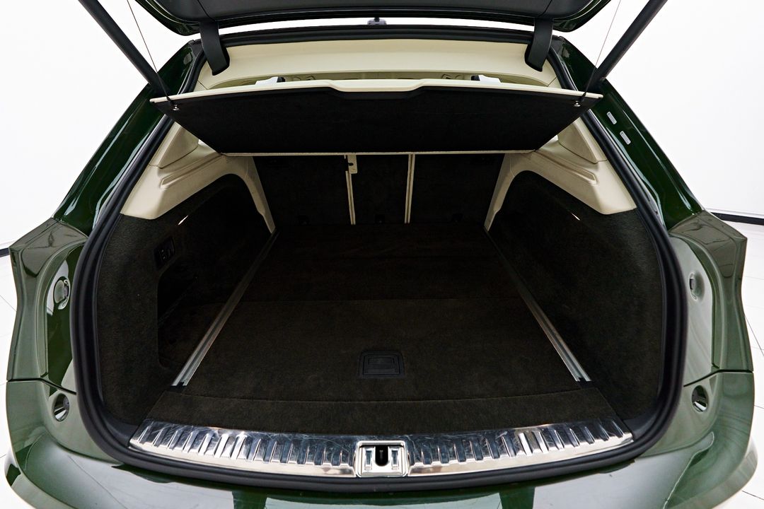 2023 Bentley Bentayga EWB