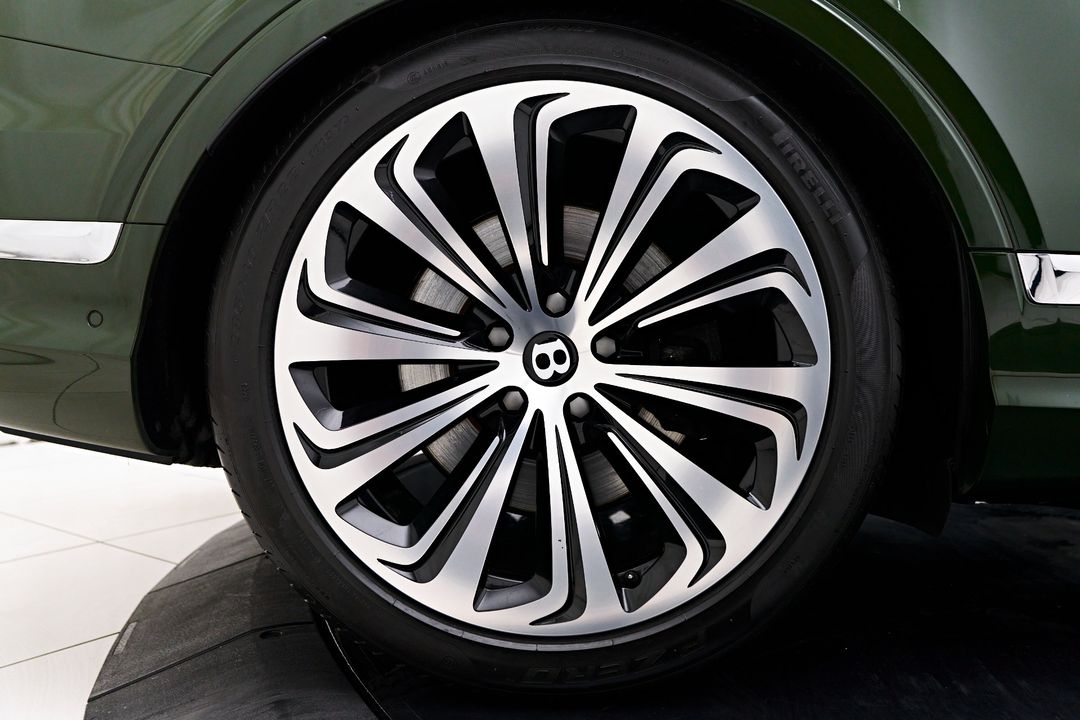 2023 Bentley Bentayga EWB