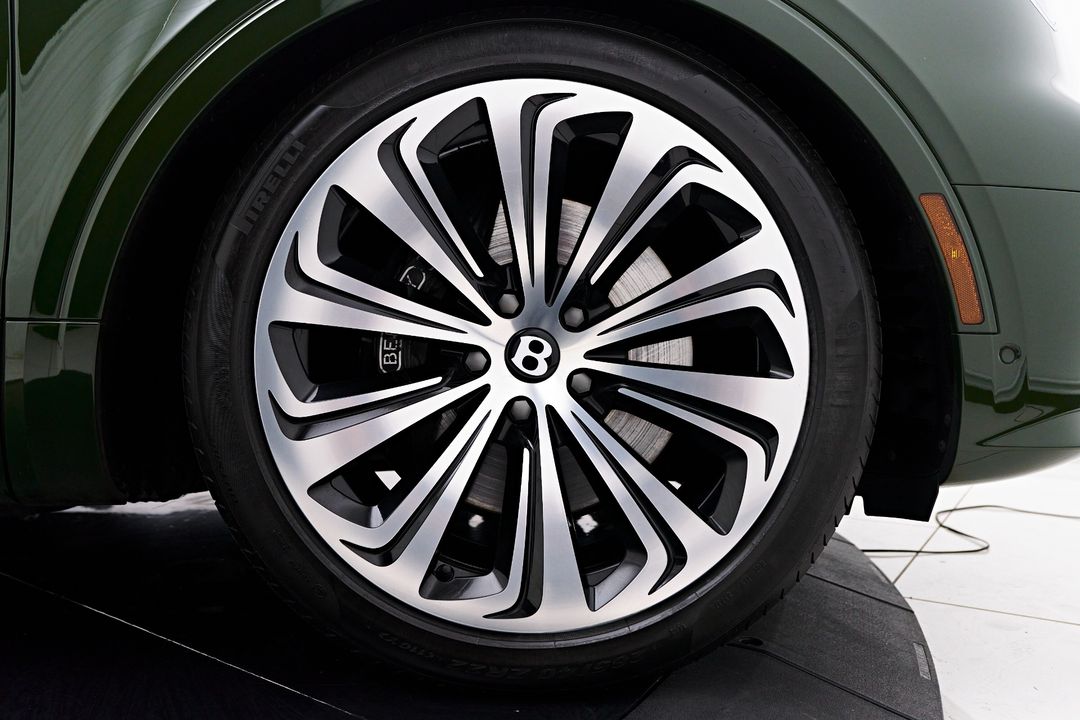 2023 Bentley Bentayga EWB