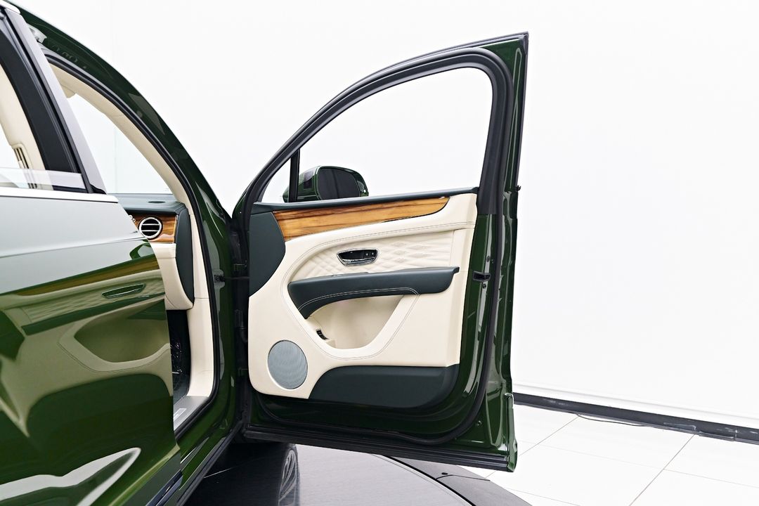 2023 Bentley Bentayga EWB