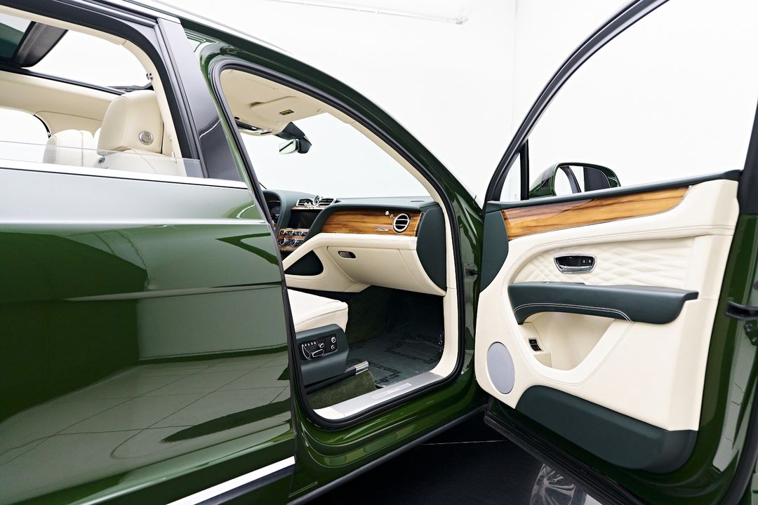 2023 Bentley Bentayga EWB