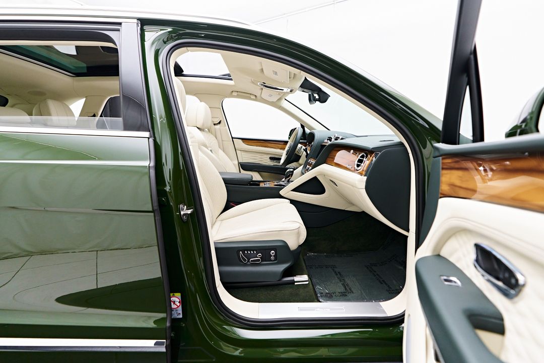 2023 Bentley Bentayga EWB