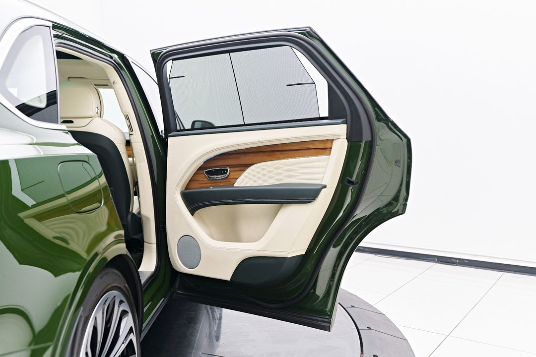 2023 Bentley Bentayga EWB