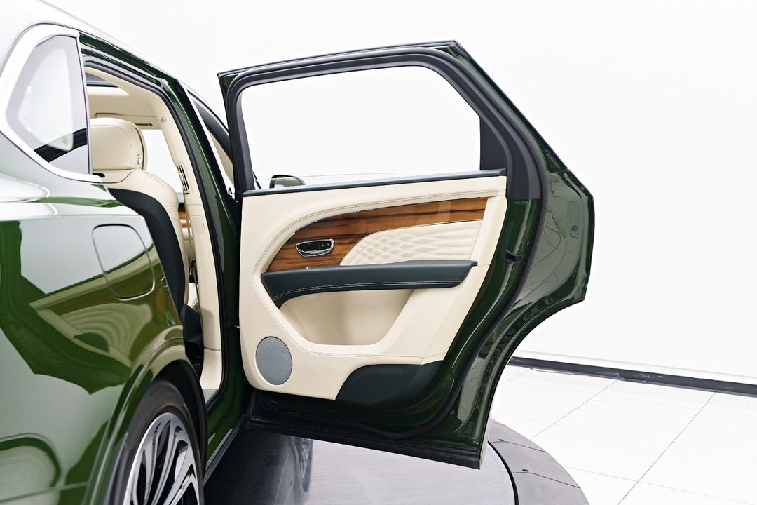 2023 Bentley Bentayga EWB