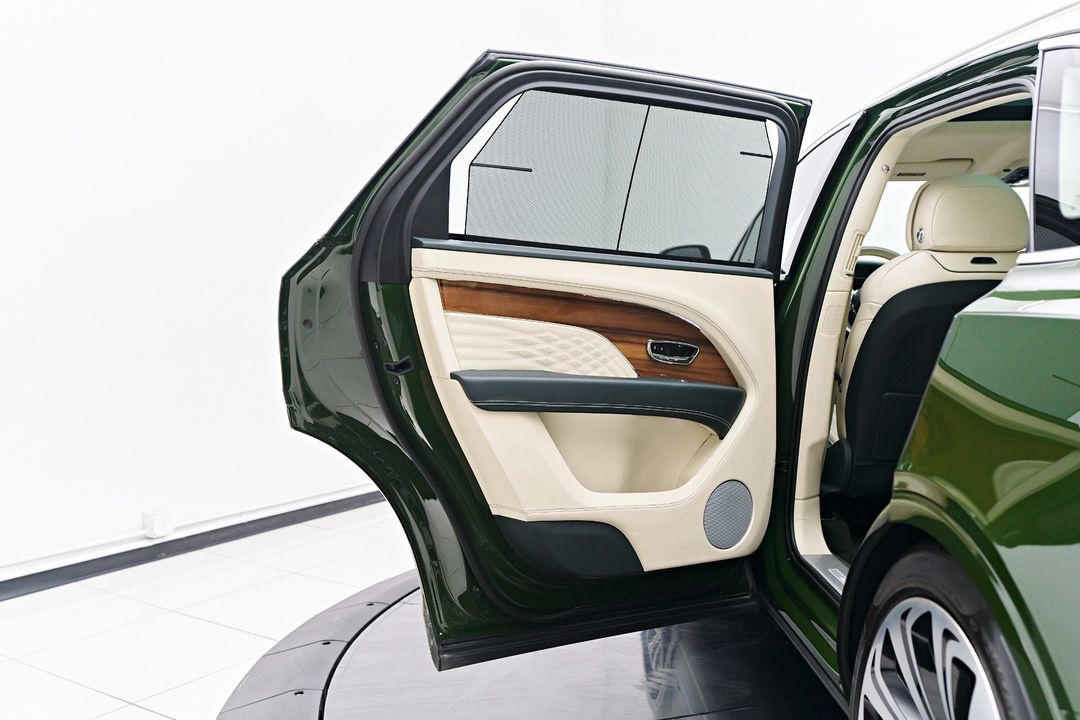 2023 Bentley Bentayga EWB