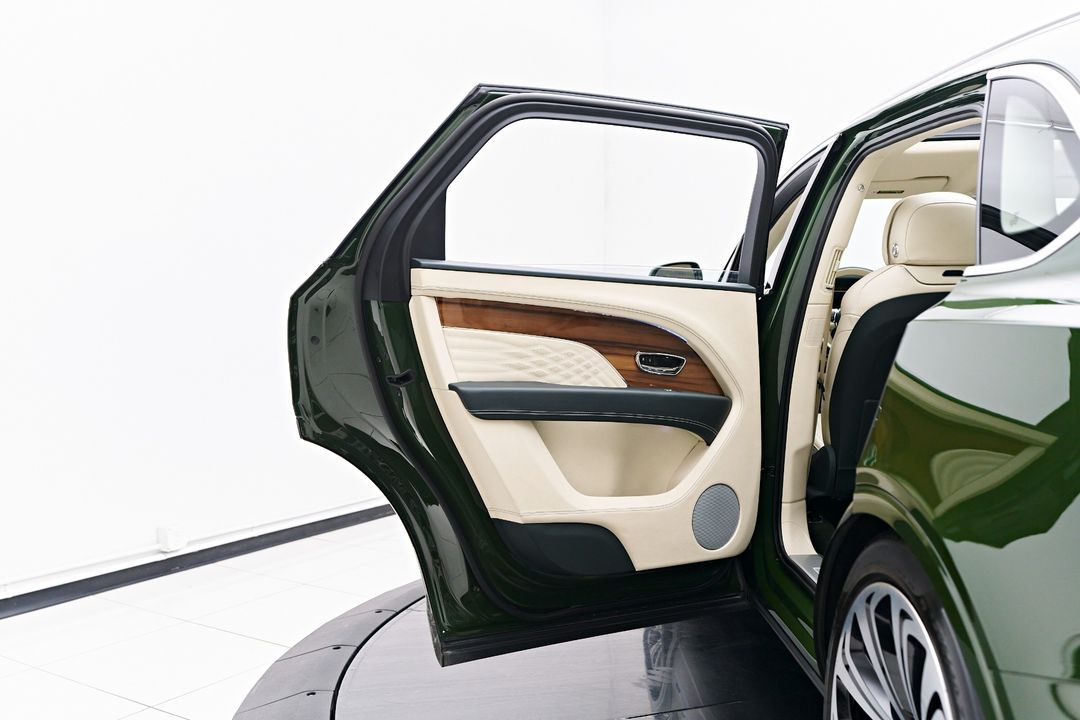 2023 Bentley Bentayga EWB