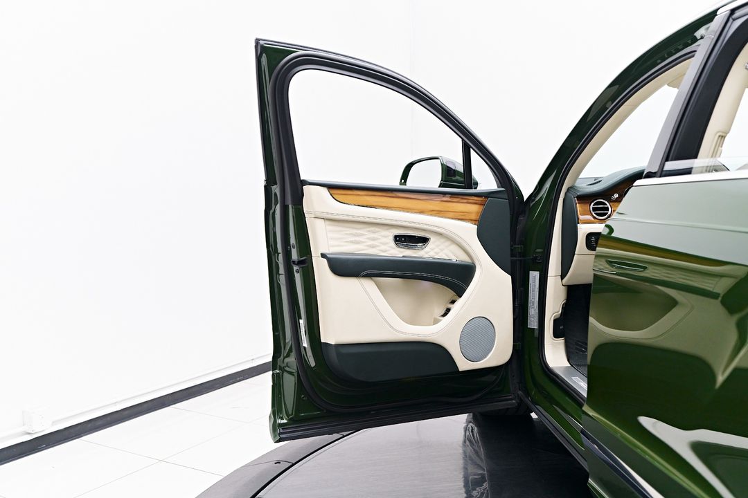 2023 Bentley Bentayga EWB