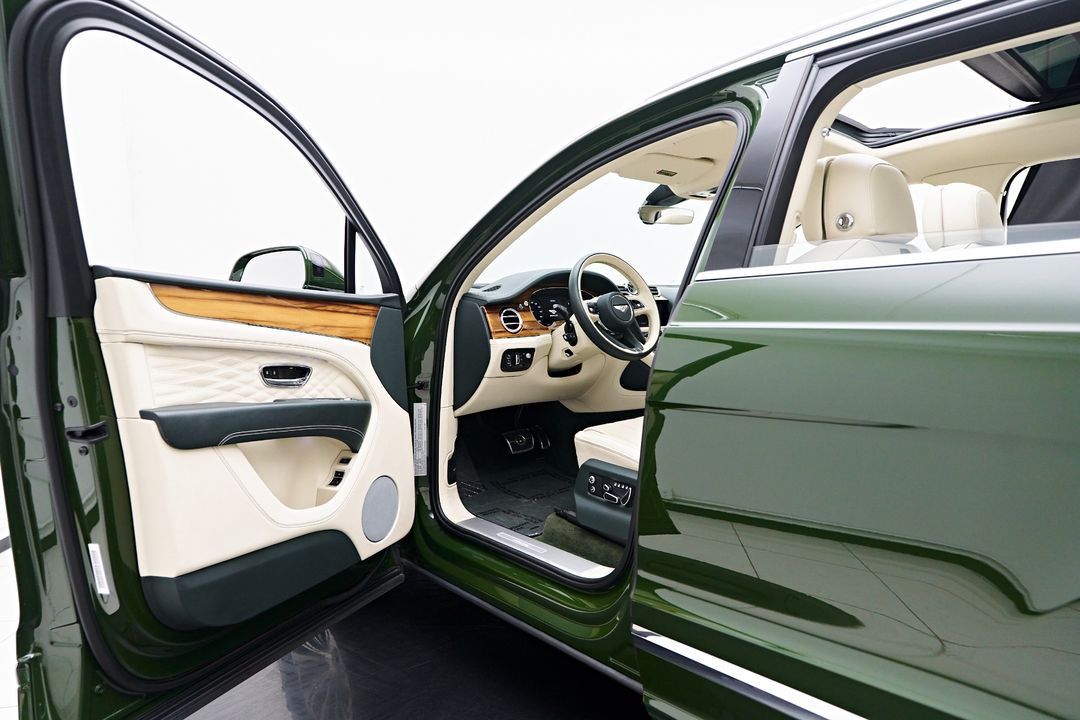 2023 Bentley Bentayga EWB