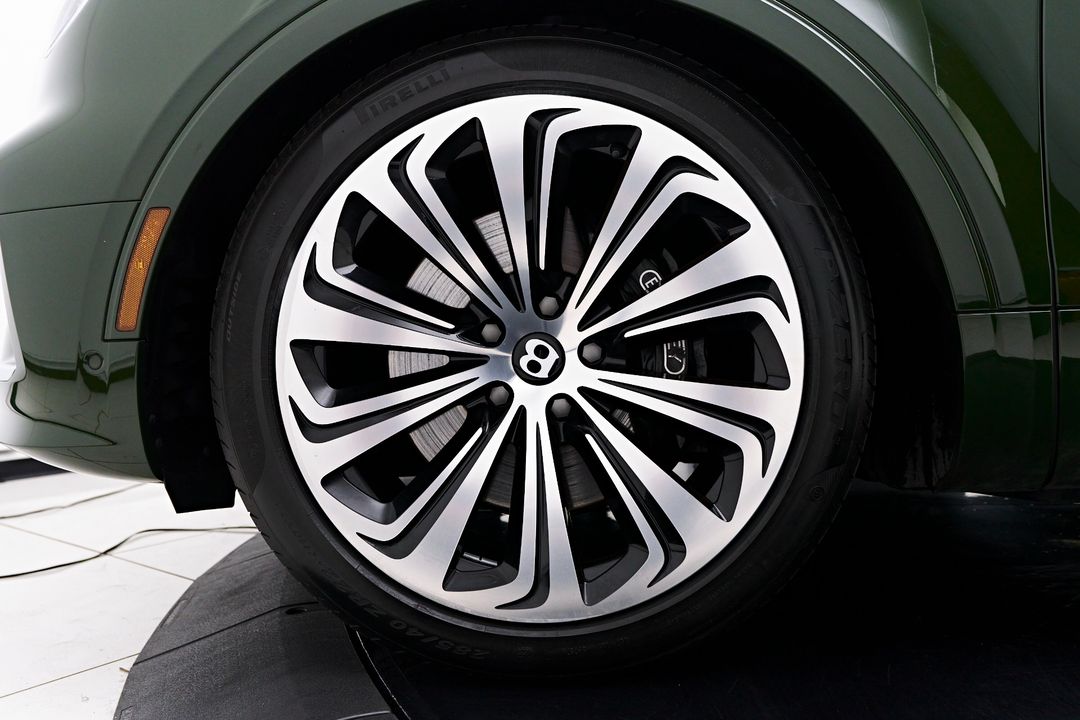 2023 Bentley Bentayga EWB