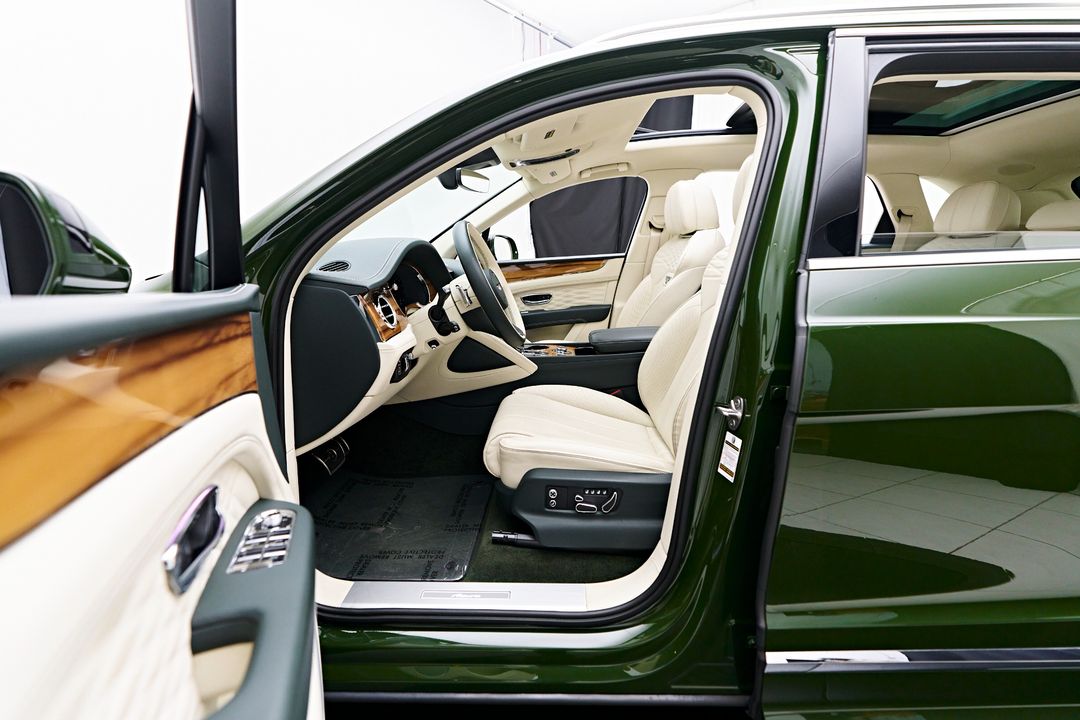 2023 Bentley Bentayga EWB