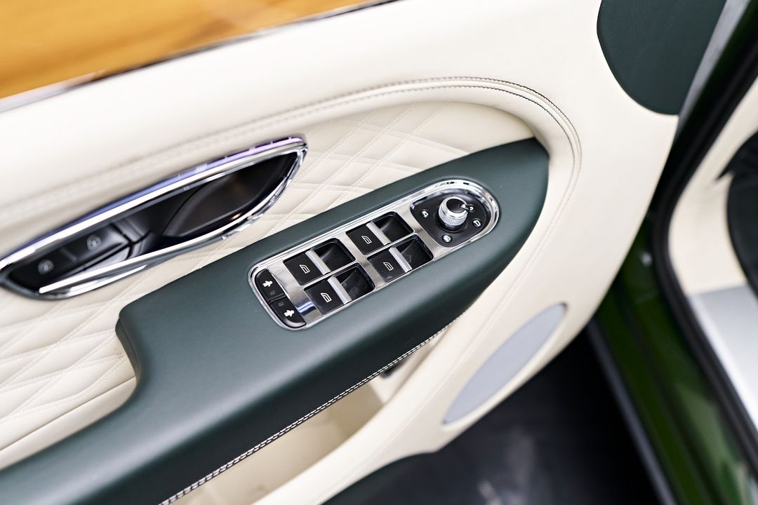 2023 Bentley Bentayga EWB