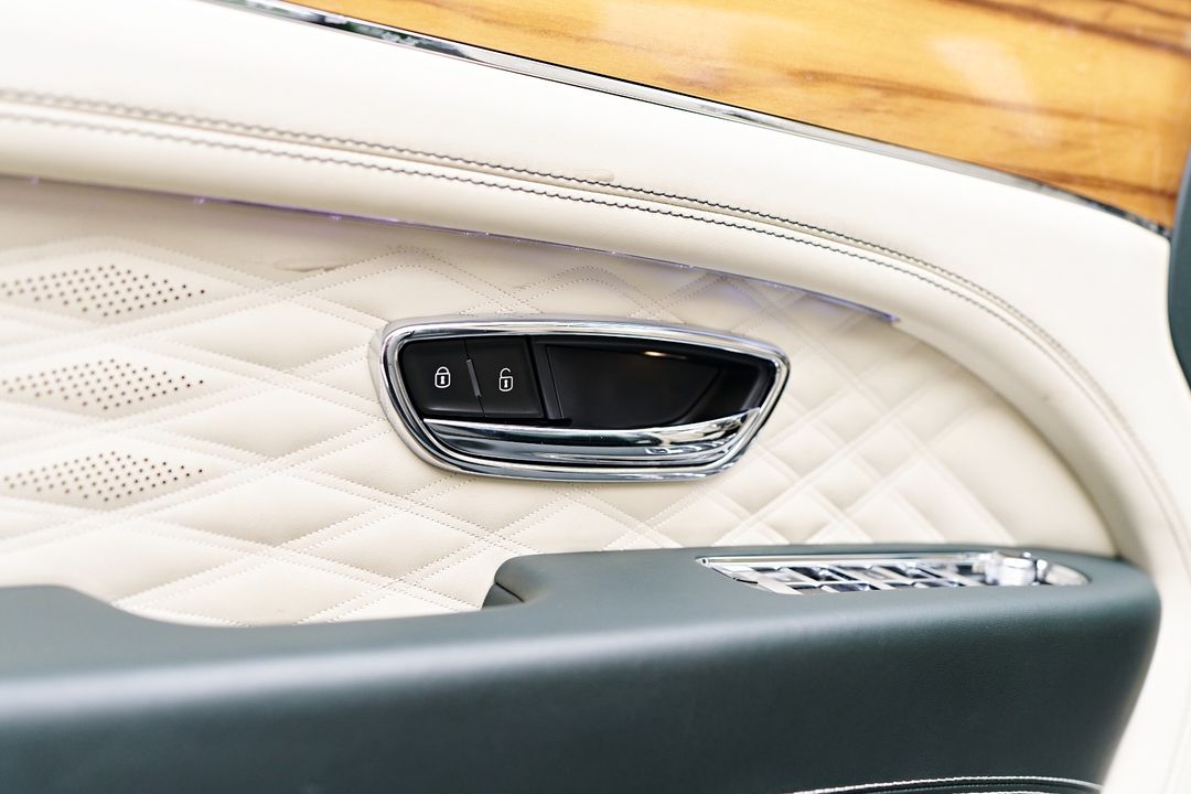 2023 Bentley Bentayga EWB