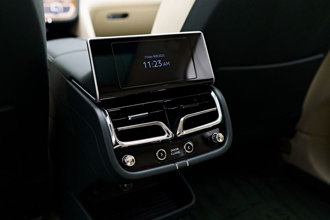 2023 Bentley Bentayga EWB