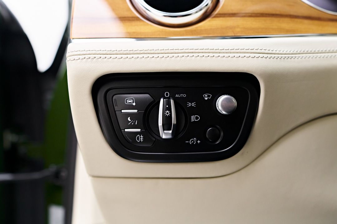 2023 Bentley Bentayga EWB