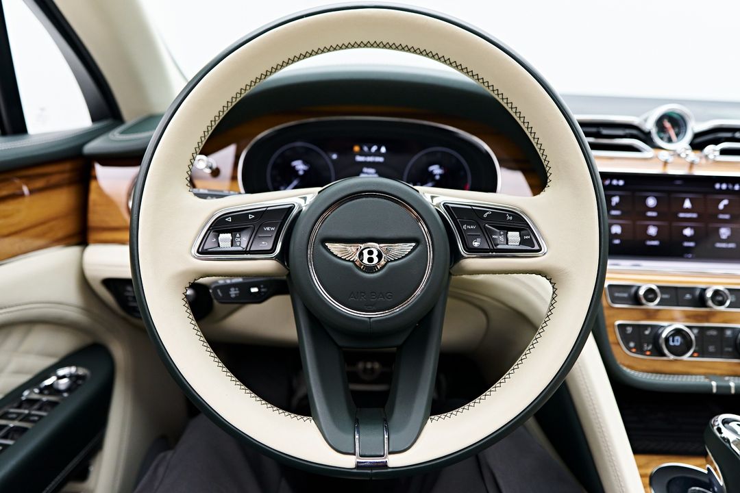 2023 Bentley Bentayga EWB