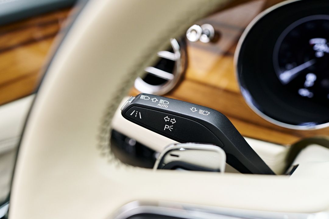 2023 Bentley Bentayga EWB