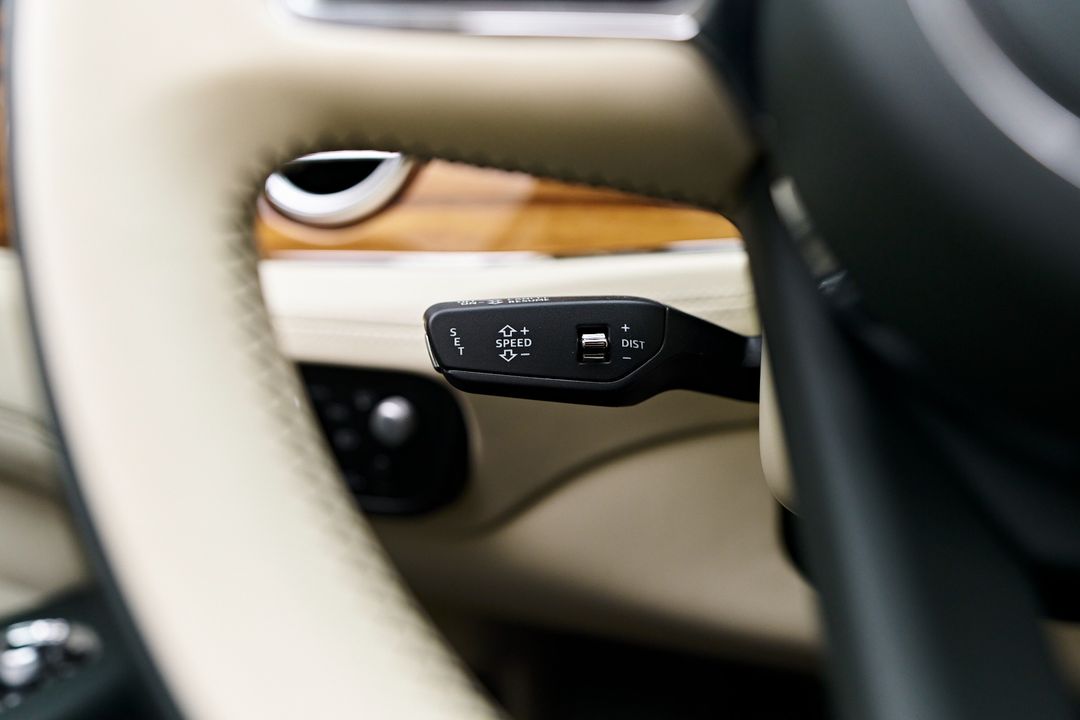 2023 Bentley Bentayga EWB