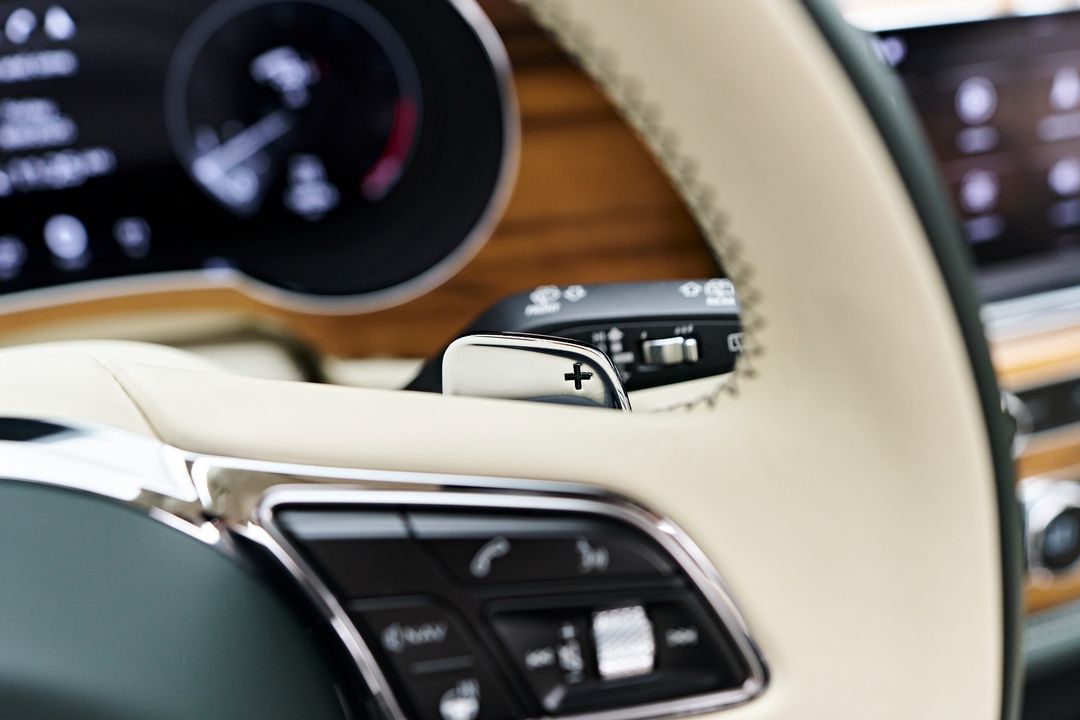 2023 Bentley Bentayga EWB