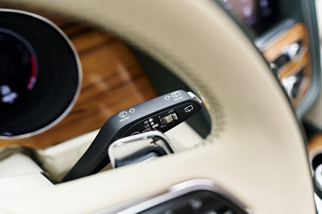 2023 Bentley Bentayga EWB