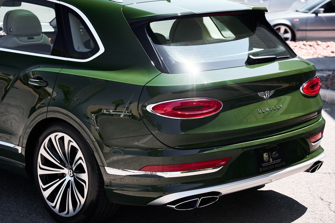 2023 Bentley Bentayga EWB
