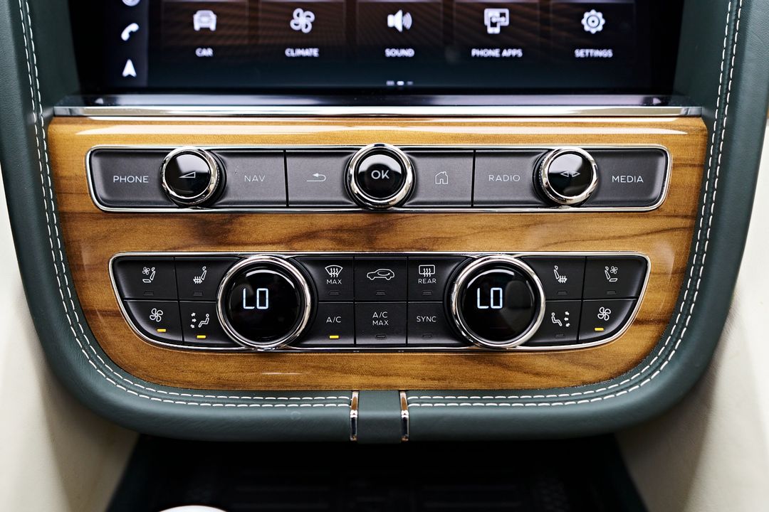 2023 Bentley Bentayga EWB