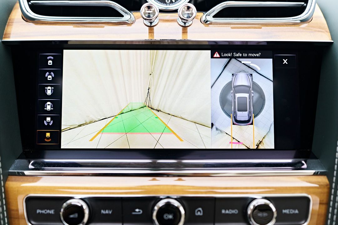2023 Bentley Bentayga EWB